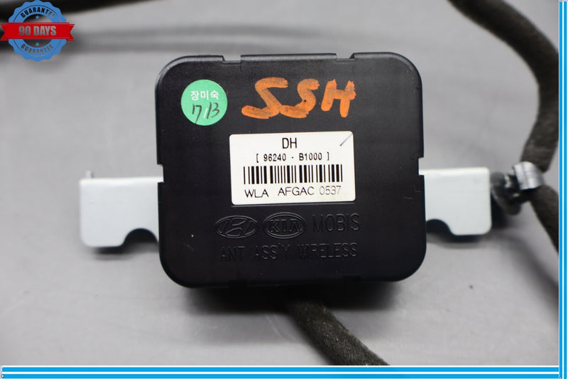 Load image into Gallery viewer, 15-20 Hyundai Genesis Center Dash Navigation GPS Antenna Receiver Module Oem