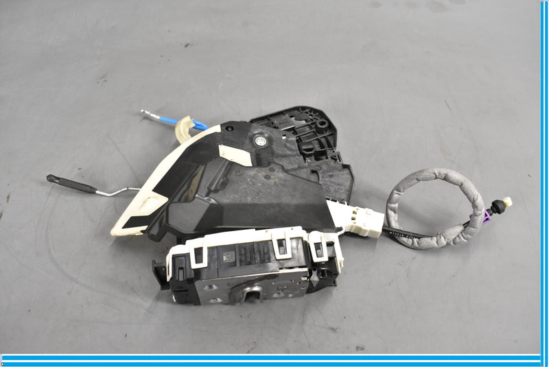 Load image into Gallery viewer, 14-18 Mercedes CLA250 C117 Rear Right Passenger Side Door Lock Dust Cover Oem