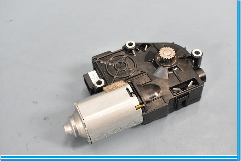 Load image into Gallery viewer, 12-18 BMW 650i Front Left Sunroof Sun Roof Shade Motor Oem
