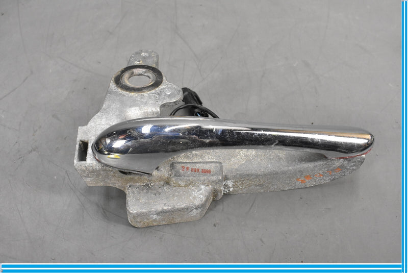 Load image into Gallery viewer, 05-08 Maserati Quattroporte M139 Front Left Side Exterior Door Lock Handle Oem