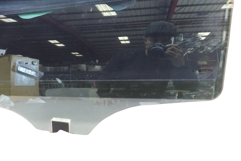 Load image into Gallery viewer, 07–13 Mercedes S550 CL550 Rear Left Driver Side Door Window Glass Oem