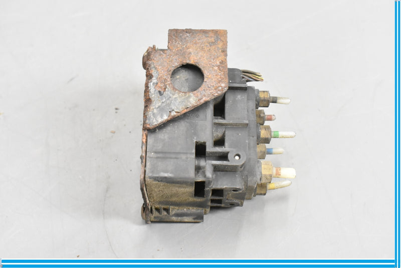 Load image into Gallery viewer, 07-13 Mercedes S550 S600 S400 W221 Air Suspension Pressure Valve Block Oem