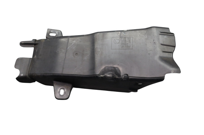 Load image into Gallery viewer, 10-17 BMW 535i 550i GT F07 Front Left Driver Side Air Intake Duct Oem *Damage*