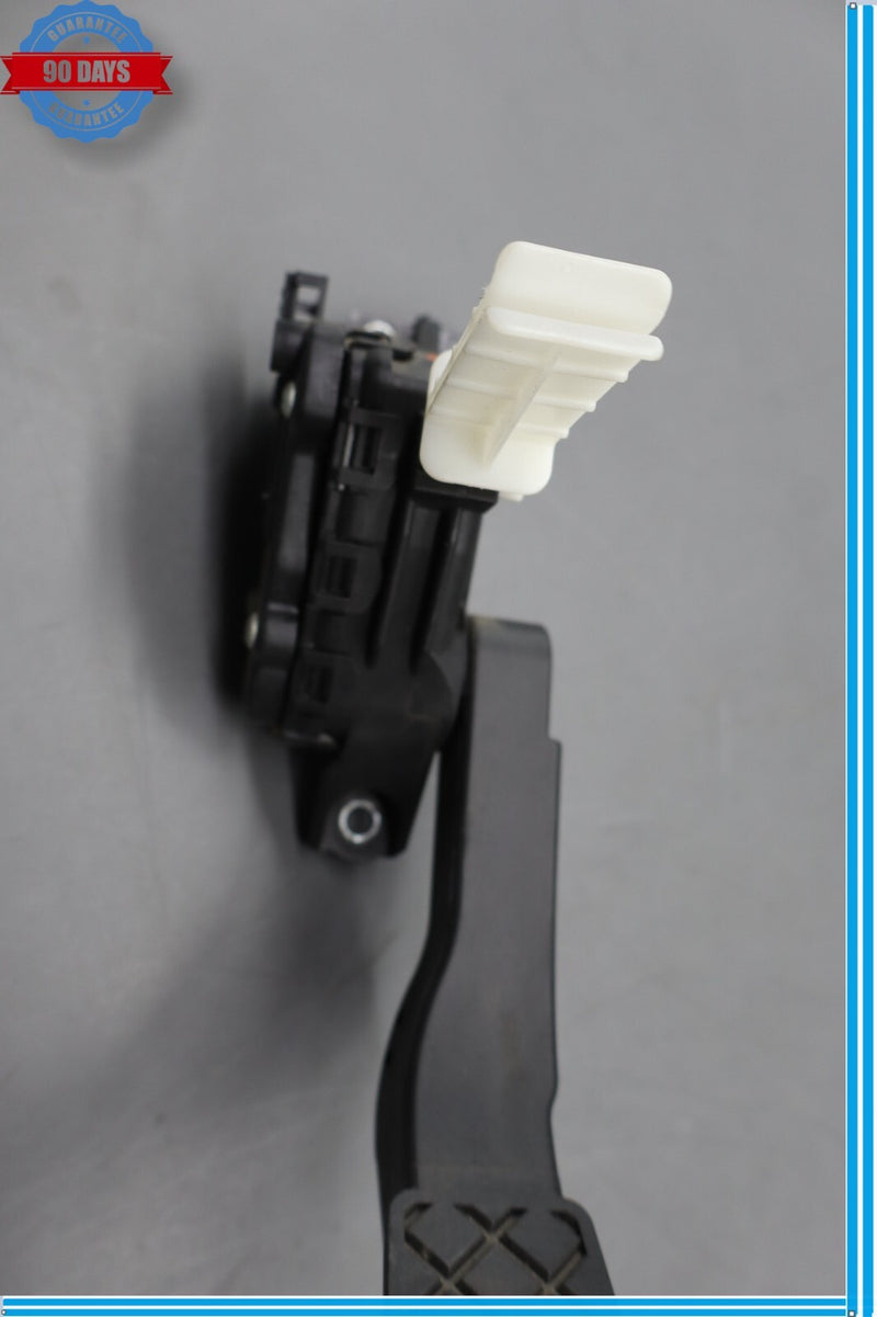 Load image into Gallery viewer, 11-18 Volkswagen VW Touareg Front Lower Gas Acceleration Pedal 7L0723507D Oem