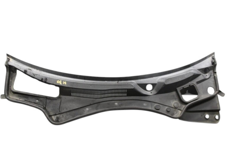 Load image into Gallery viewer, 14-21 Maserati Quattroporte Front Windshield Wiper Cowl Vent Cover Panel Oem