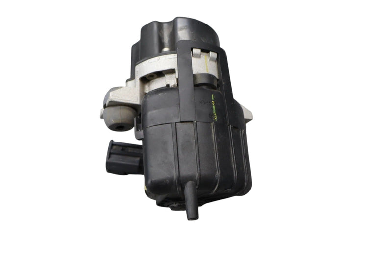 Load image into Gallery viewer, 18-21 Buick Enclave Avenir 3.6L Power Brake Booster Vaccum Pump 84491774 Oem