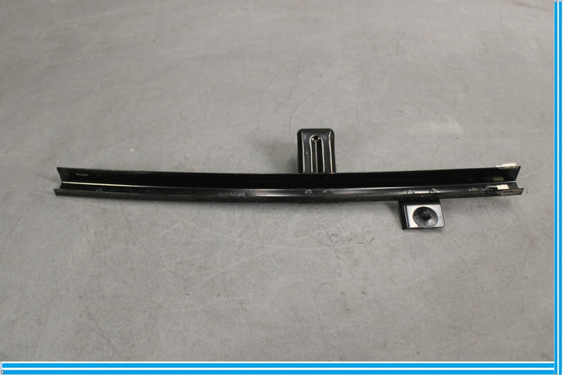 Load image into Gallery viewer, 06-13 Land Rover Range Rover Sport Front Right Side Door Window Glass Guide Oem