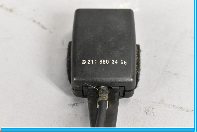 Load image into Gallery viewer, 03-11 Mercedes CLS550 CLS55 AMG E550 W219 Front Right Seat Belt Buckle Oem