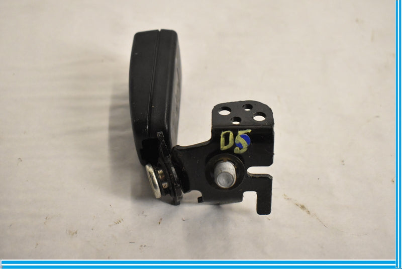 Load image into Gallery viewer, 15-20 Mercedes C300 W205 Rear Left Driver Seat Belt Buckle Black Oem