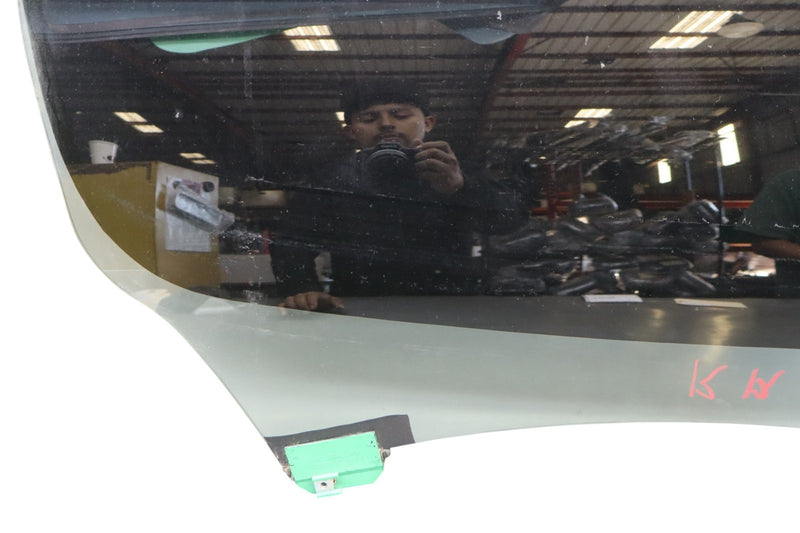 Load image into Gallery viewer, 03-13 Maserati Quattroporte M139 Rear Right Side Door Window Auto Glass Oem
