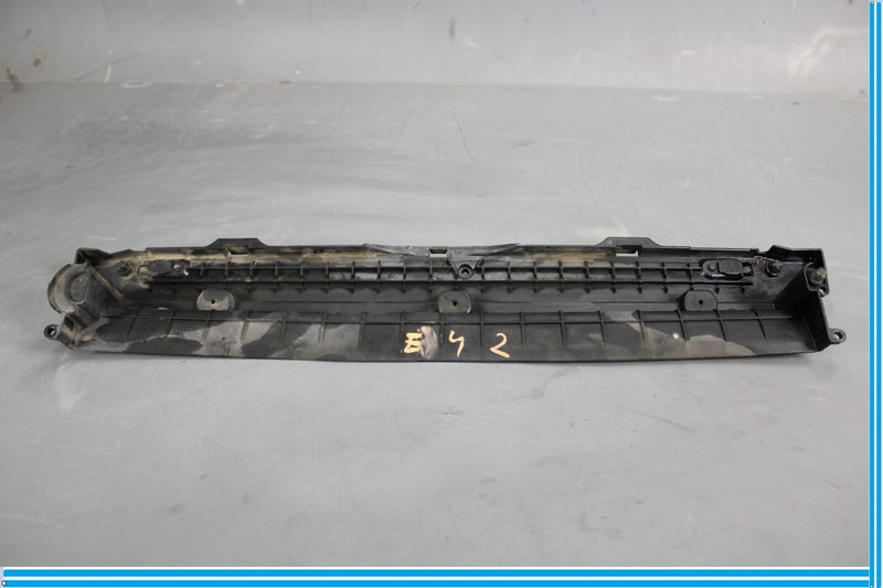 Load image into Gallery viewer, 04-10 BMW 645Ci 650i Radiator Core Upper Support Bracket Shroud Oem