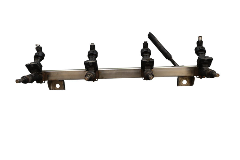 Load image into Gallery viewer, 03-19 Maserati Quattroporte M139 Right Side Fuel Injector Rail With Injector Oem