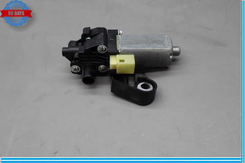 Load image into Gallery viewer, 09-15 BMW 750i F01 F02 F10 Rear Right Passenger Door Window Sun Shade Motor Oem
