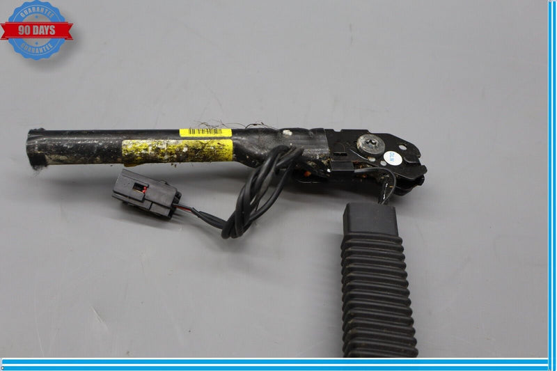 Load image into Gallery viewer, 10-13 Jaguar XJ XJL Left Driver Side Seat Belt Seatbelt Buckle Black Oem