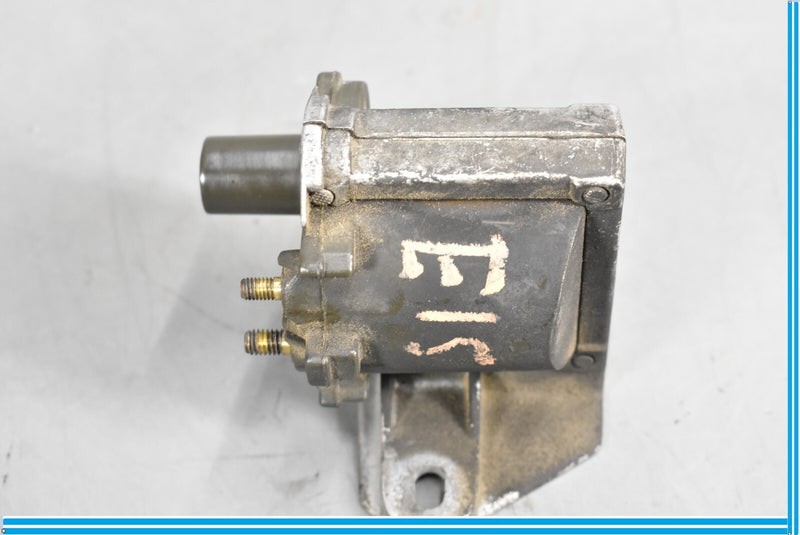 Load image into Gallery viewer, 90-99 Mercedes R129 300SL SL500 Ignition Coil 0001585703 Oem