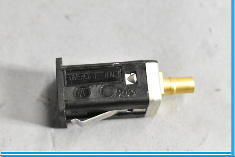 Load image into Gallery viewer, 09-15 BMW 750i 750Li F01 F02 USB Socket Input Receiver 9167196 Oem