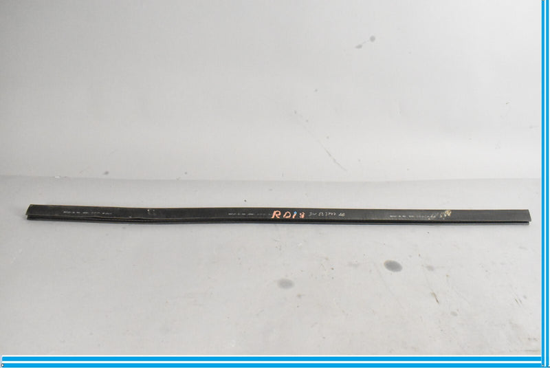 Load image into Gallery viewer, 2008 Bentley Continental Front Right Door Inner Glass Rubber Seal 3W8837472B Oem