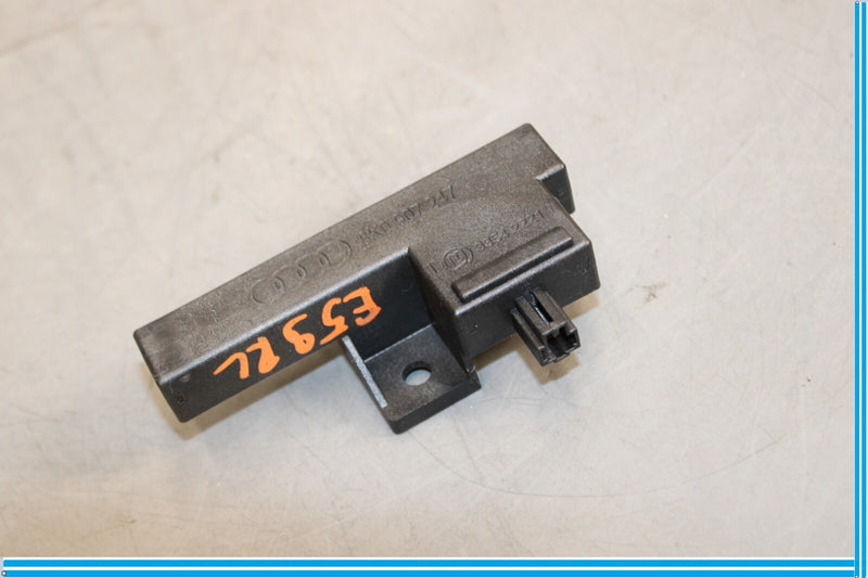 Load image into Gallery viewer, 11-17 Audi A8 A8 Quattro Rear Keyless Access Entry Antenna 8k0907247 Oem