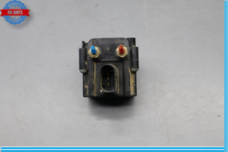 Load image into Gallery viewer, 10-13 BMW 535i GT xDrive Air Suspension Air Transfer Relief Valve Block Oem