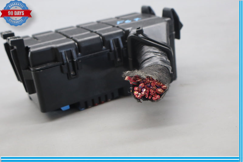 Load image into Gallery viewer, 18-21 Buick Enclave Engine Motor Fuse Relay Junction Box Module Oem