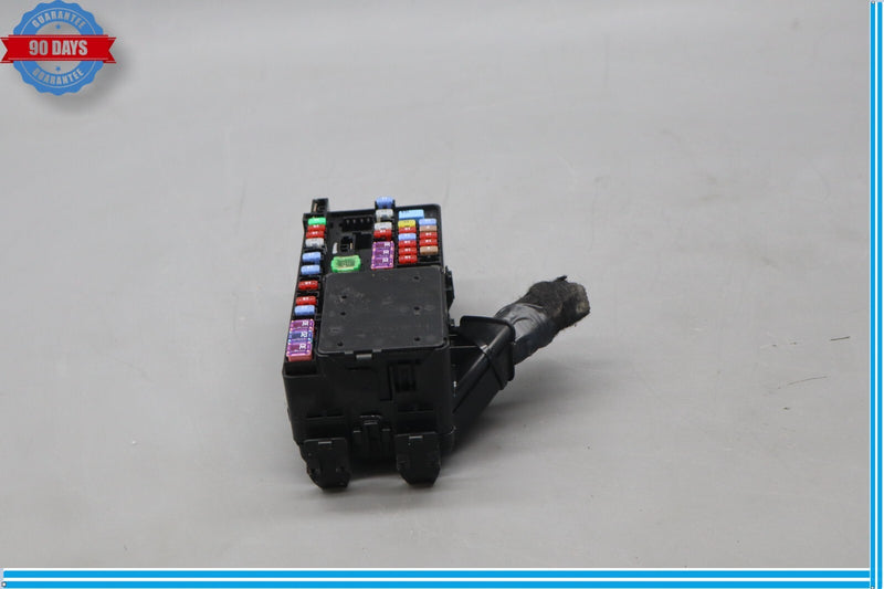 Load image into Gallery viewer, 18-21 Buick Enclave Engine Motor Fuse Relay Junction Box Module Oem