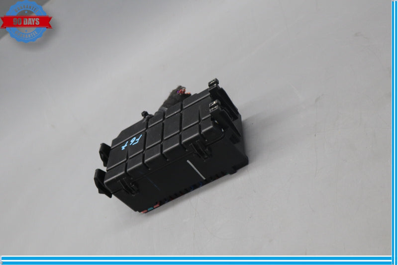 Load image into Gallery viewer, 18-21 Buick Enclave Engine Motor Fuse Relay Junction Box Module Oem