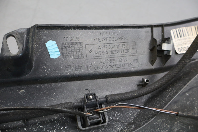 Load image into Gallery viewer, 06-18 Mercedes W212 C350 E350 CLS550 Front Windshield Cowl Vent Grille Panel Oem