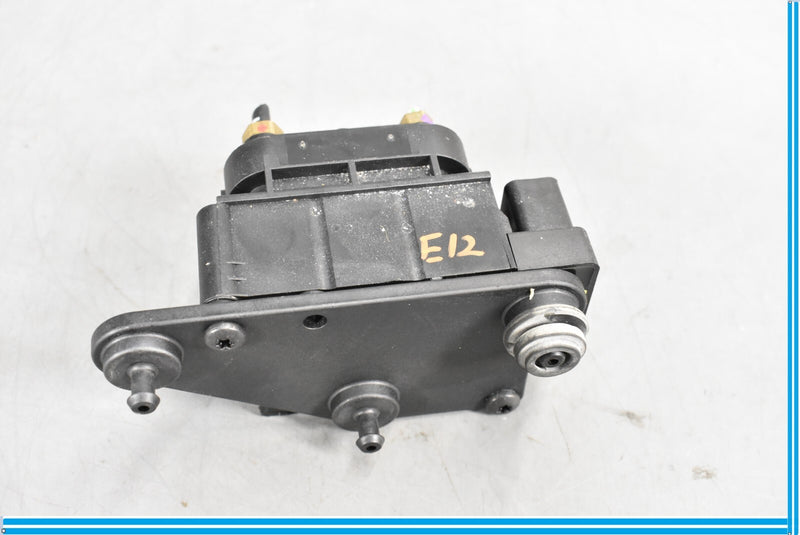 Load image into Gallery viewer, 10-19 Jaguar XJ XJL Air Suspension Control Valve Solenoid Oem