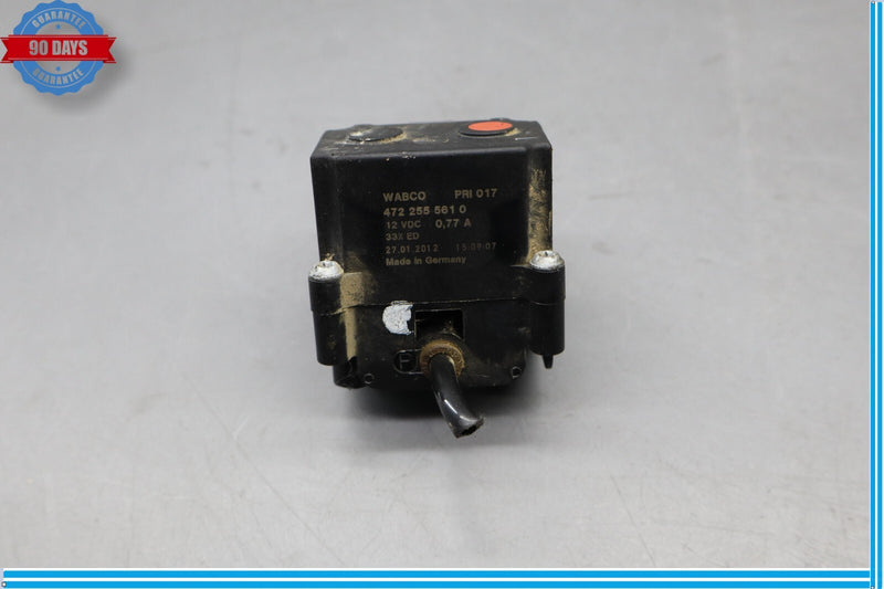 Load image into Gallery viewer, 10-13 BMW 535i GT xDrive Air Suspension Air Transfer Relief Valve Block Oem