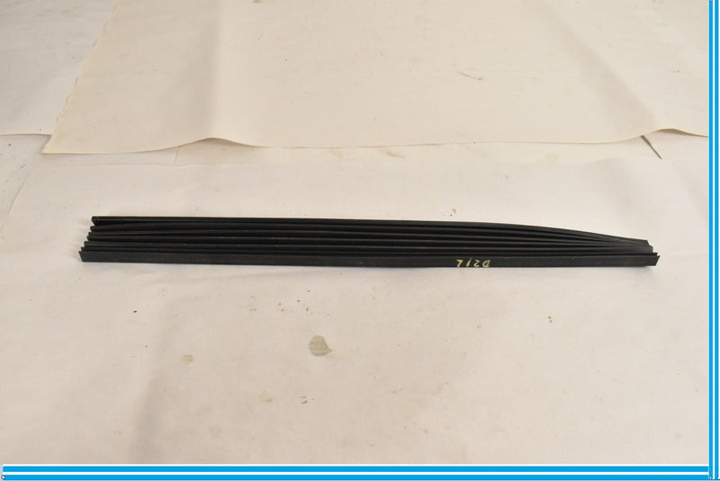 Load image into Gallery viewer, 09-12 BMW 750Li 750i F01 F02 Left Sun Roof Weather Seal Rubber Gasket Seal Oem