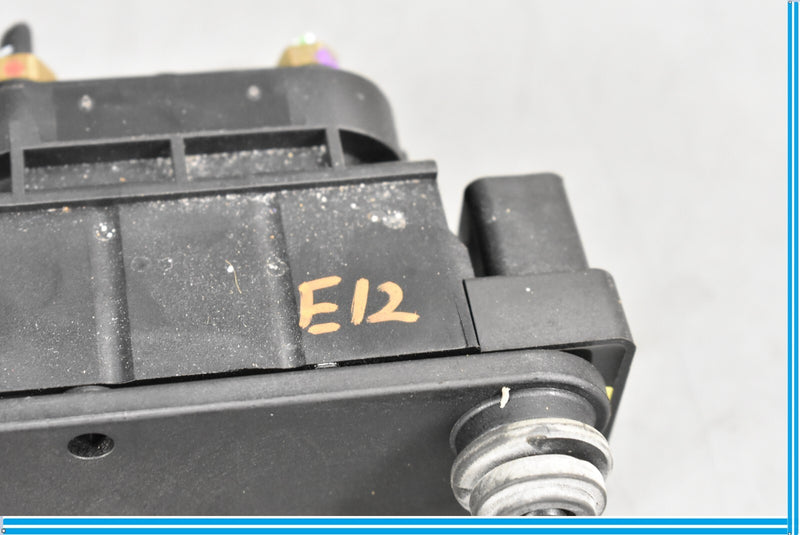 Load image into Gallery viewer, 10-19 Jaguar XJ XJL Air Suspension Control Valve Solenoid Oem