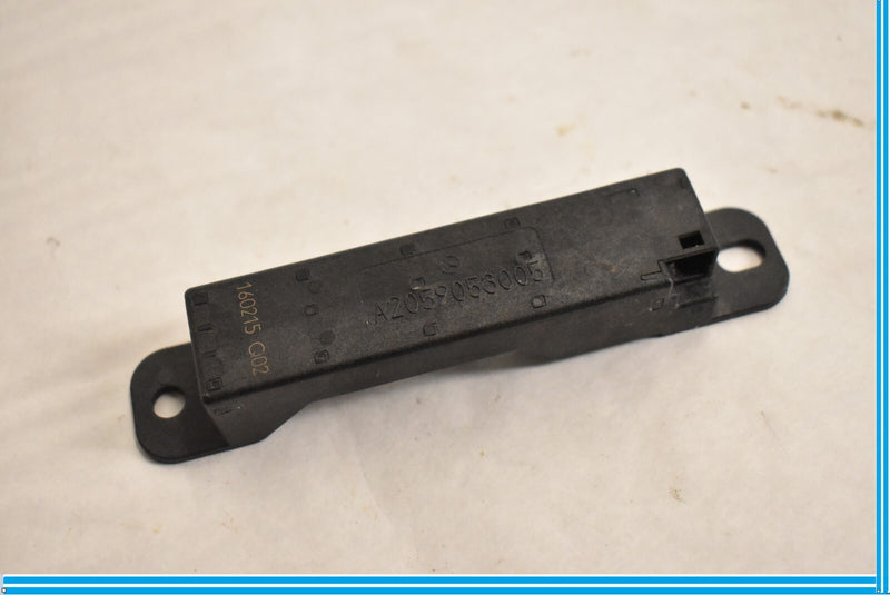 Load image into Gallery viewer, 15-20 Mercedes C300 W205 Keyless Entry Antenna Receiver Module 2059053005 Oem