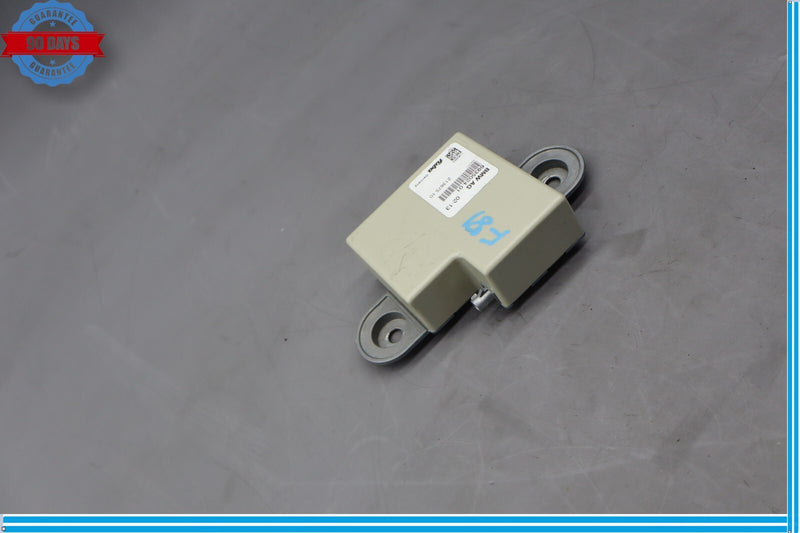 Load image into Gallery viewer, 08-18 BMW 528i 535i F10 Rear Antenna Backup Control Module Unit 6935024 Oem