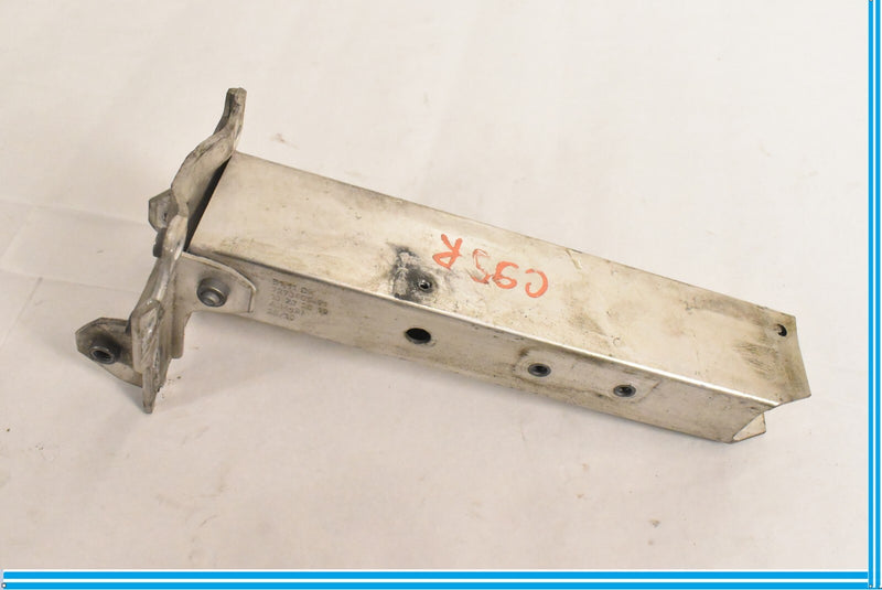 Load image into Gallery viewer, BMW RIGHT FRONT CARRIER ADAPTER PLATE F01 F07 F06 5 6 7 SERIES 7186514 09-2015
