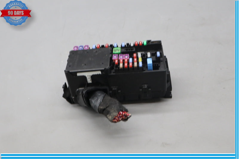 Load image into Gallery viewer, 18-21 Buick Enclave Engine Motor Fuse Relay Junction Box Module Oem
