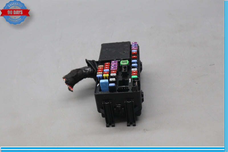 Load image into Gallery viewer, 18-21 Buick Enclave Engine Motor Fuse Relay Junction Box Module Oem