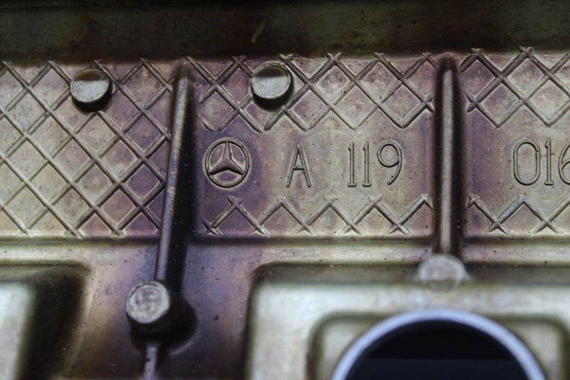 Load image into Gallery viewer, 96-99 Mercedes R129 SL500 5.0L Right Passenger Side Engine Motor Valve Cover Oem