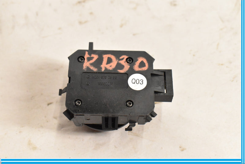 Load image into Gallery viewer, 2015 - 2020 MERCEDES C300 FRONT RIGHT SEAT LUMBAR CONTROL SWITCH OEM A2059057803