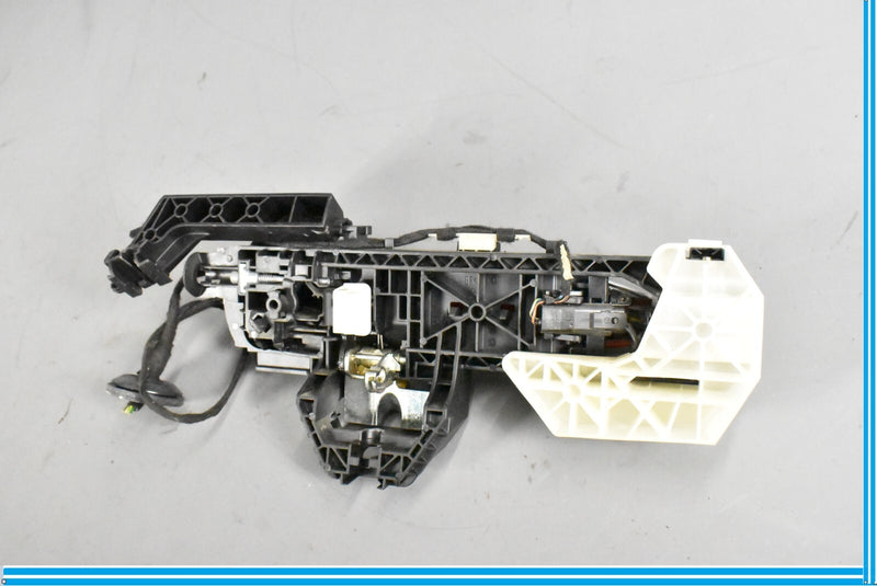 Load image into Gallery viewer, 14-16 MERCEDES CLA250 CLA45 W117 LEFT REAR DOOR HANDLE ASSEMBLY OEM