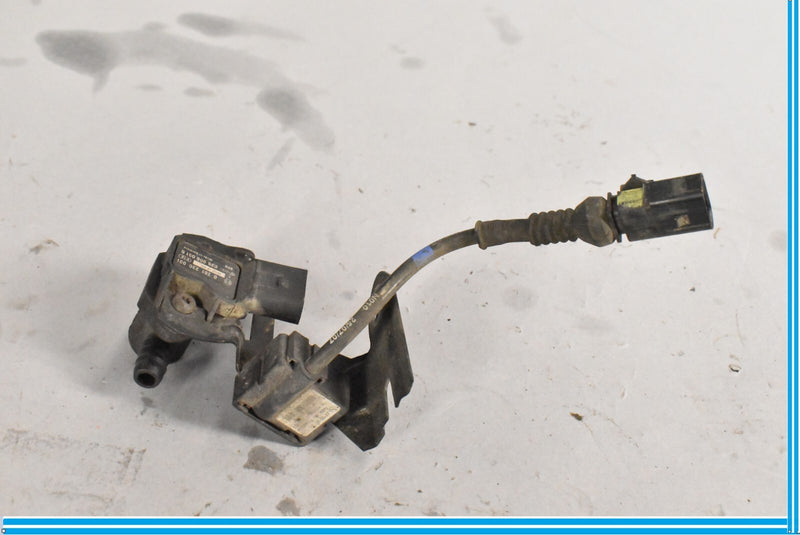 Load image into Gallery viewer, 04-12 Bentley Continental Accelerator Acceleration Sensor 3W0616576 Oem
