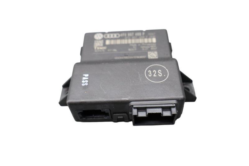 Load image into Gallery viewer, 10-15 Audi Q7 Engine Chassis Gateway Control Module Unit 4F0907468P Oem
