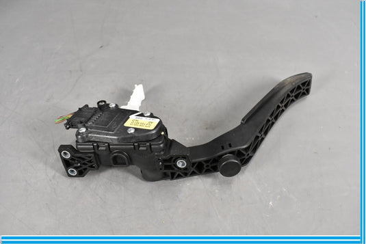 11-18 Volkswagen VW Touareg Front Lower Gas Acceleration Pedal Oem