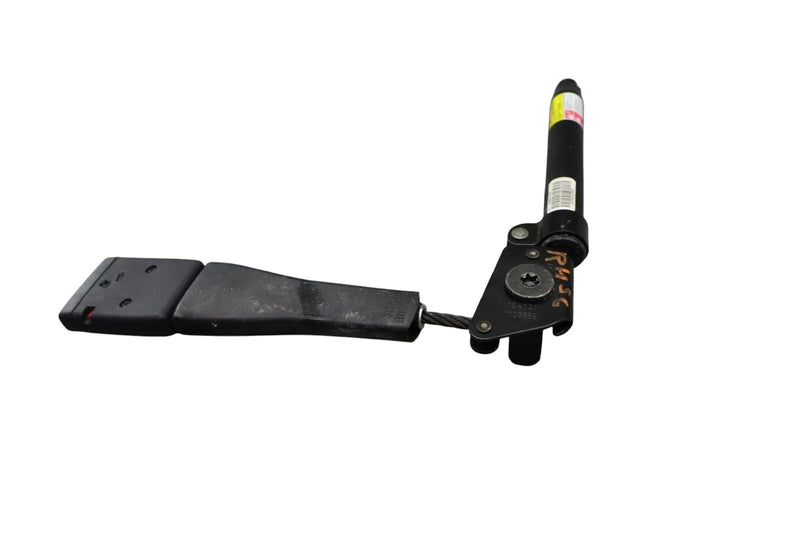 Load image into Gallery viewer, 15-20 Hyundai Genesis Front Right Passenger Side Seat Belt Seatbelt Buckle Oem
