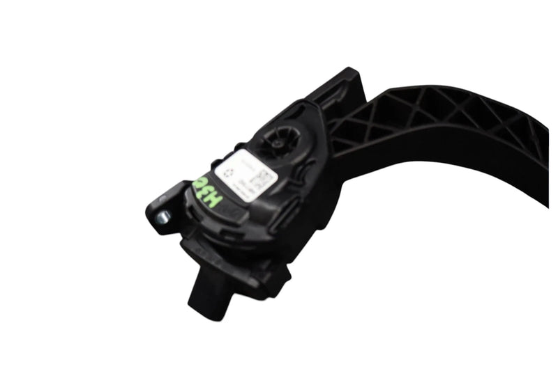 Load image into Gallery viewer, 14-17 Maserati Ghibli Gas Accelerator Acceleration Brake Pedal 04861716AD Oem
