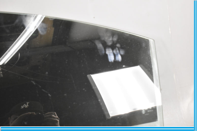 Load image into Gallery viewer, 10-13 Mercedes CLS550 Rear Left Driver Side Window Door Window Auto Glass Oem
