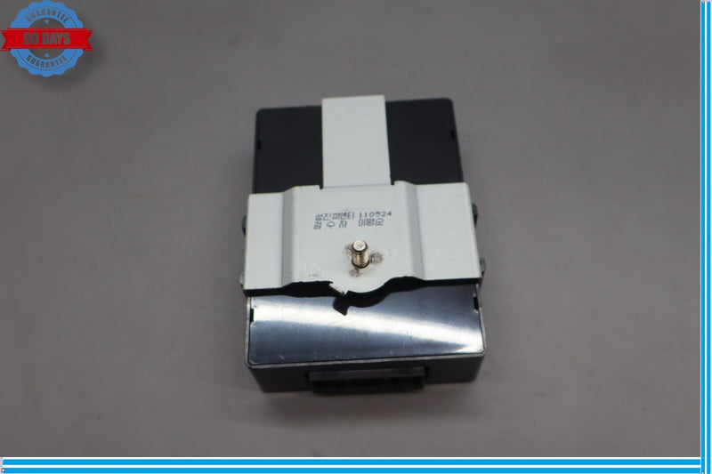 Load image into Gallery viewer, 11-13 Hyundai Equus Park Assist Blind Spot Control Module 957703N260 Oem
