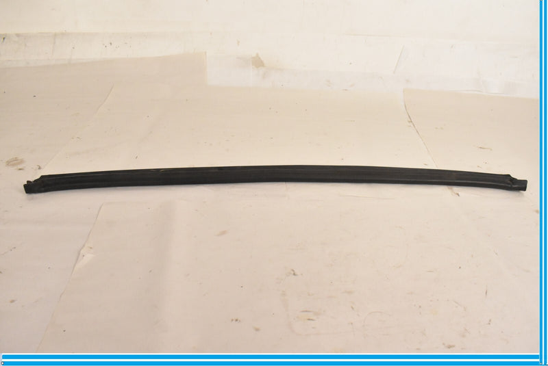 Load image into Gallery viewer, 09-15 BMW 750Li 750i F01 F02 Front Lower Door Weather strip Seal Black Oem
