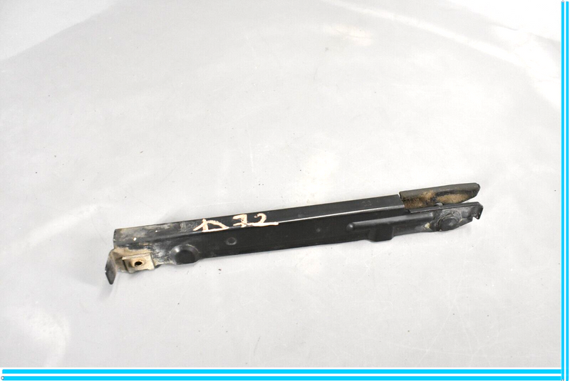 Load image into Gallery viewer, 00-06 Mercedes S500 S600 W220 Front Right Passenger Seat Fender Bracket Oem
