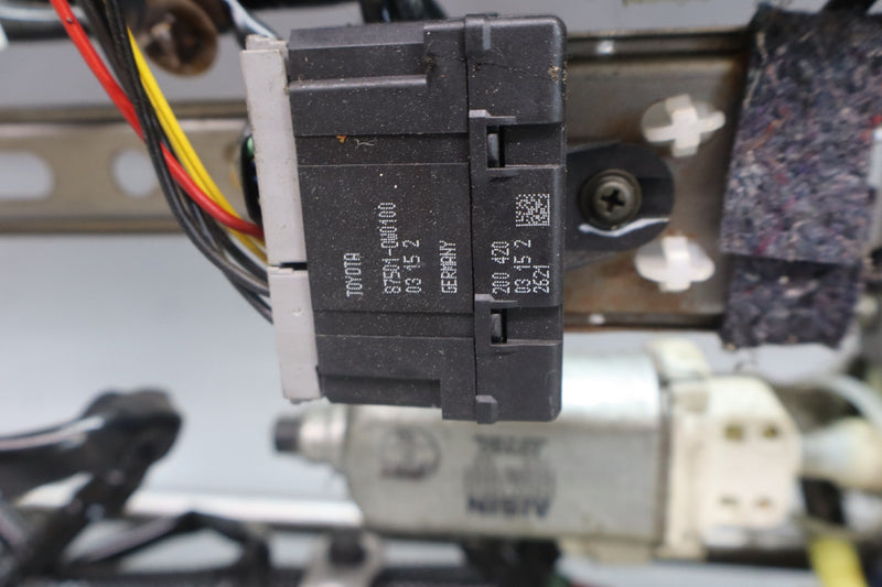 Load image into Gallery viewer, 02-10 Lexus SC430 Z40 Front Right Passenger Side Lower Seat Rail W/ Motor Oem
