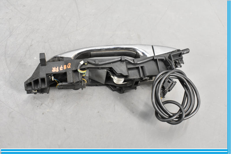 Load image into Gallery viewer, 06-11 Mercedes W219 CLS550 Front Right Passenger Exterior Door Lock Handle Oem
